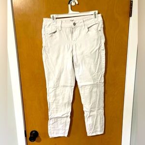 White skinny jeans